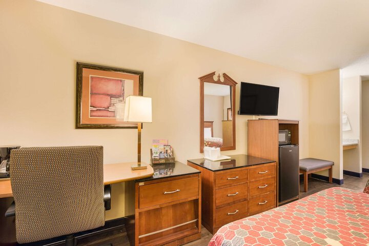 Room 34 of 48