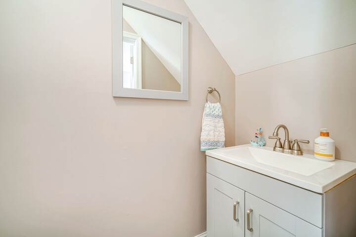 Bright Brigantine Townhome: Steps to Beach Access!