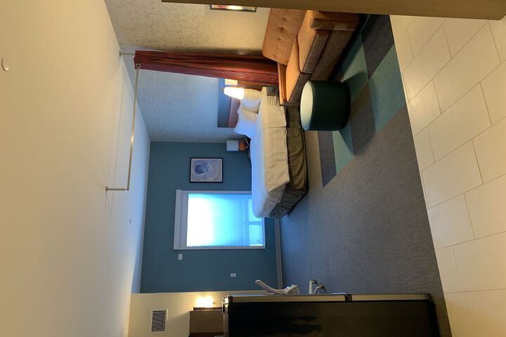 Room 27 of 69