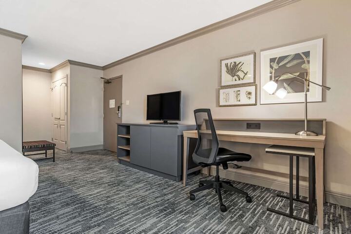 Room 52 of 89