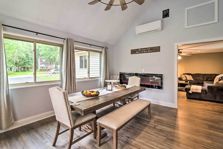 Chic Long Pond Family Home w / Fire Pits & Deck!