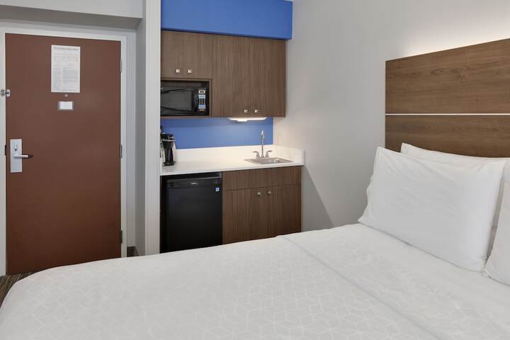 Room 17 of 42