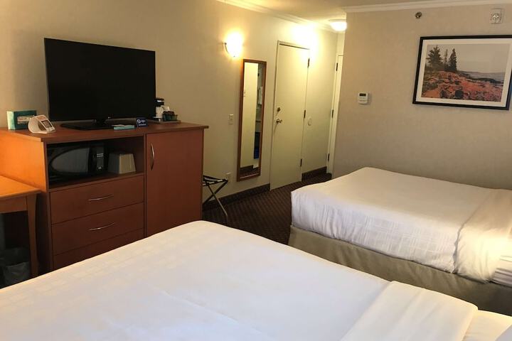 Room 34 of 40