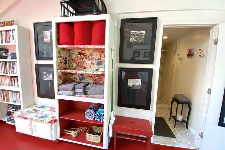 Room 35 of 81