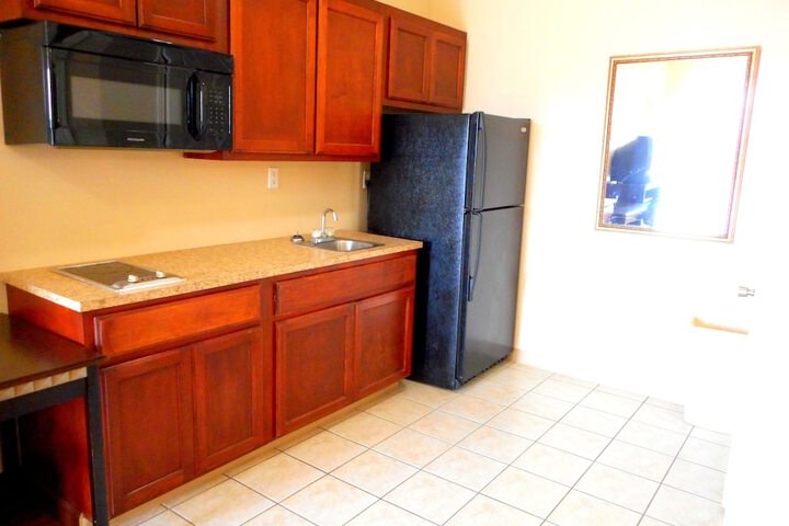 Crossroads Inn & Suites