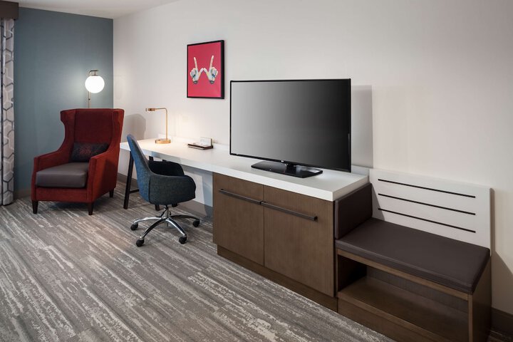 Room 28 of 60