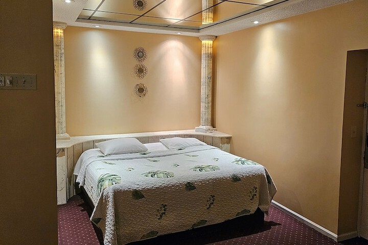 Room 11 of 12