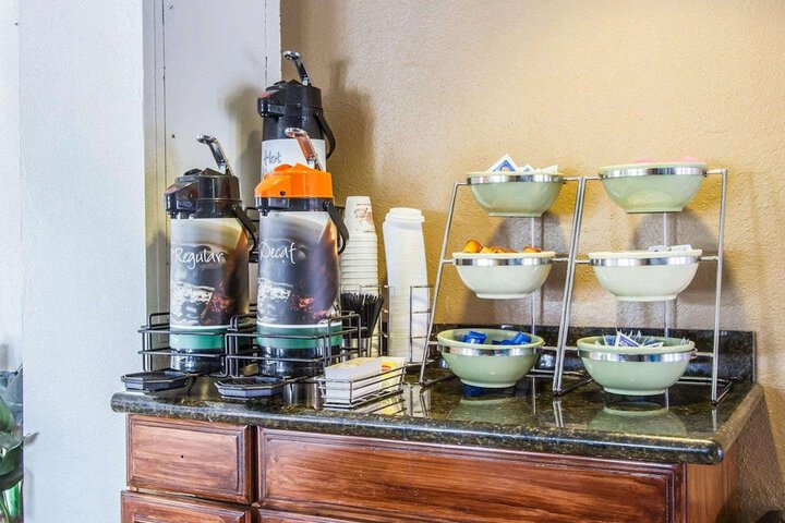 Breakfast/Coffee Service 35 of 44