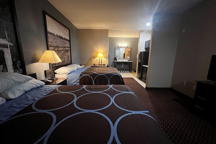 Super 8 by Wyndham Center