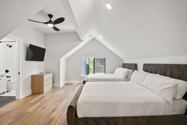 Room 204 of 250