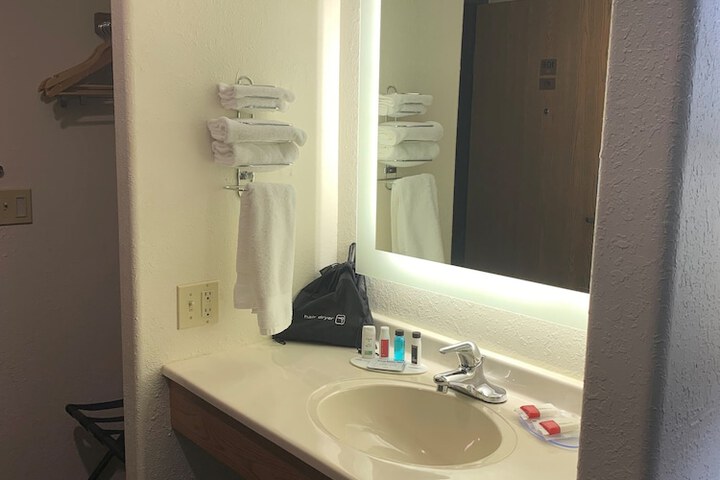 Room 21 of 37