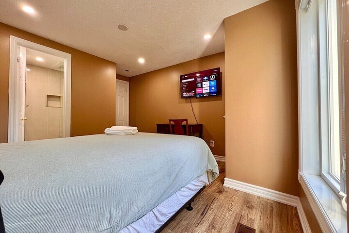 Cozy Home Near Transit & Hillcrest Mall with Free Parking