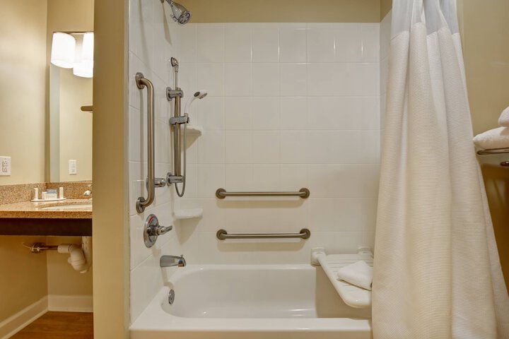 Room 15 of 38
