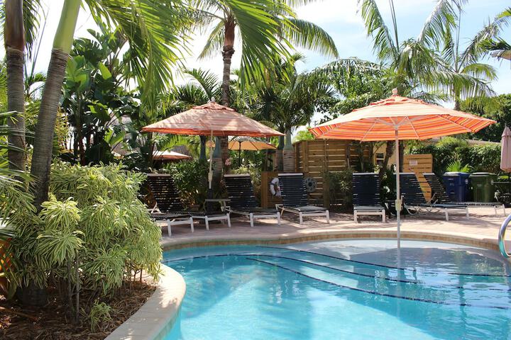 The Cabanas Guesthouse & Spa - Caters to Gay Men