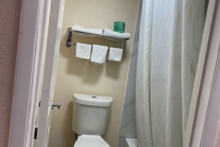 Room 18 of 18