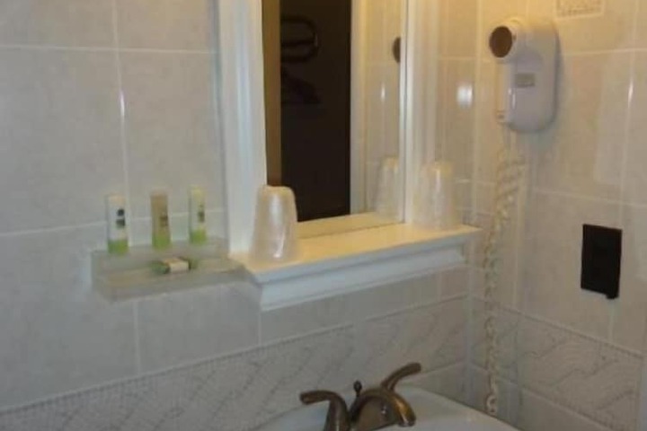 Relax Inn Elmira