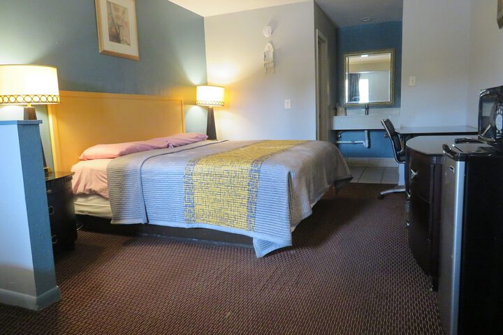 Room 6 of 11