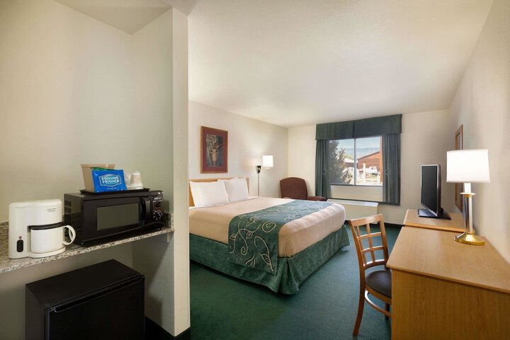 Room 9 of 15