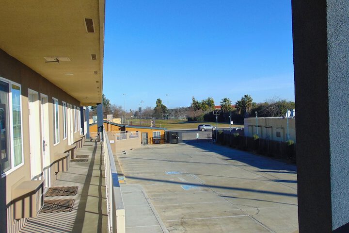 Corcoran Country Inn