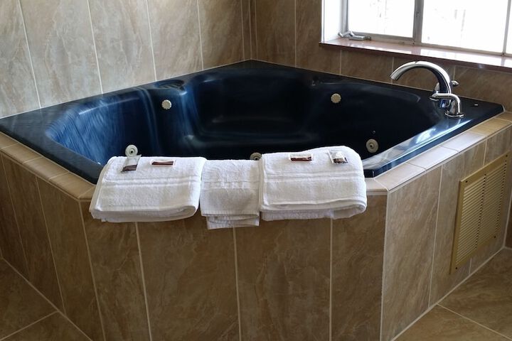 Hot Tub 103 of 111