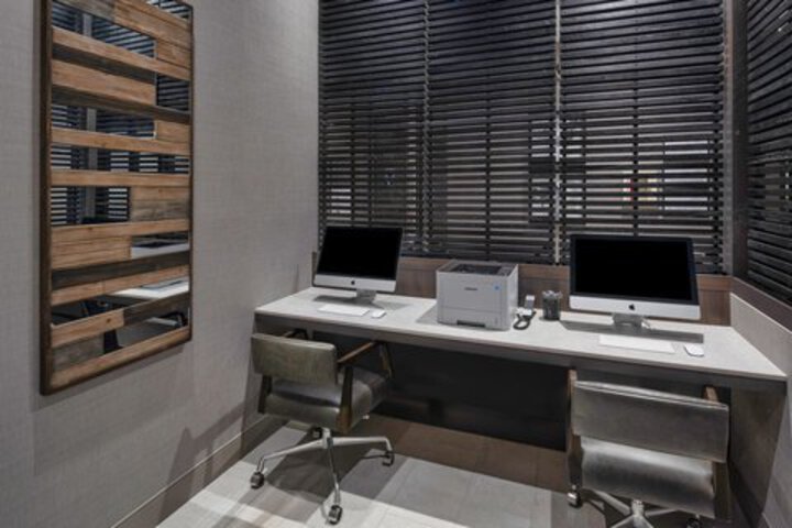 Business Center 178 of 180