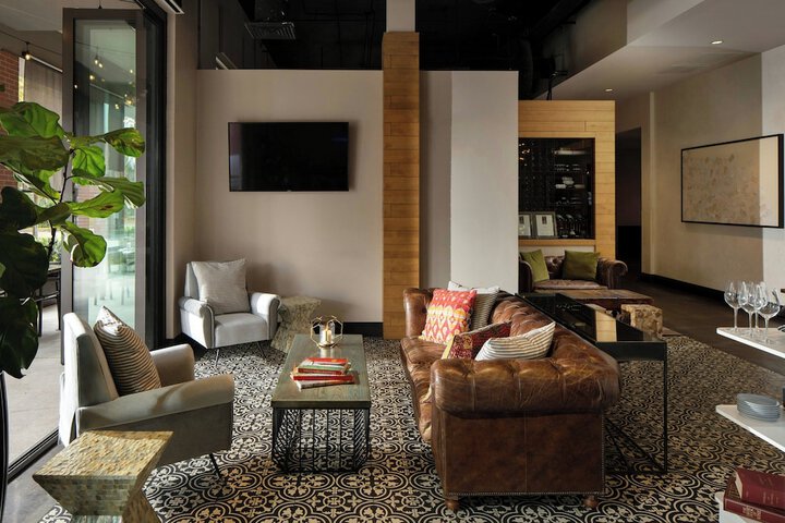 Lounge 64 of 91