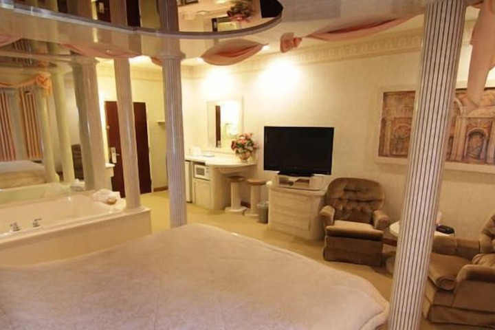 Room 8 of 39