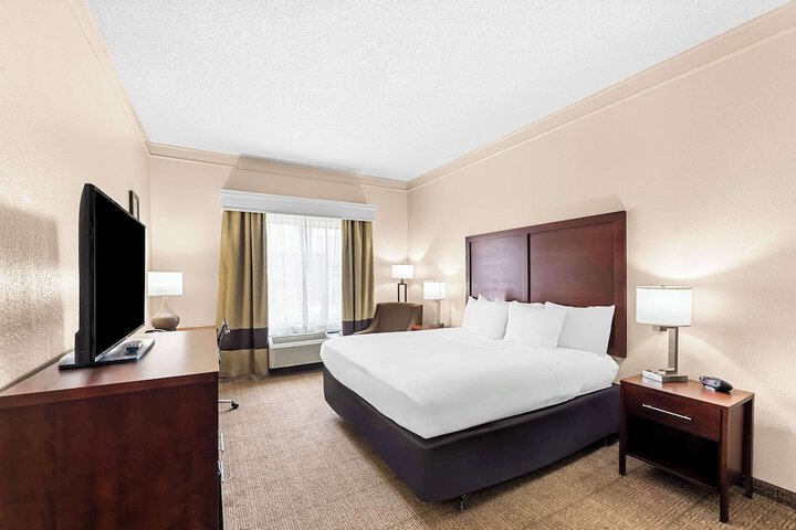 Comfort Inn & Suites Heath - Newark South