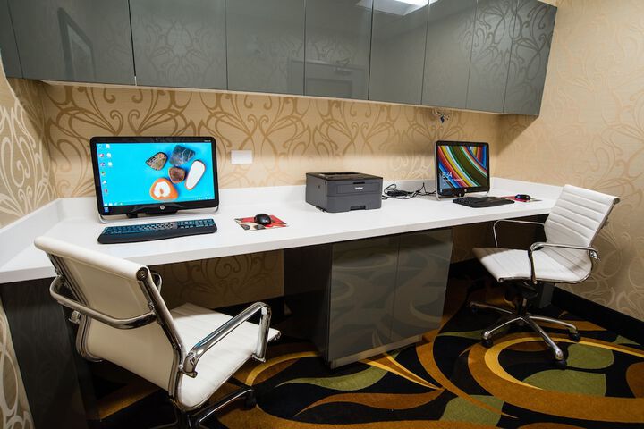 Business Center 70 of 73