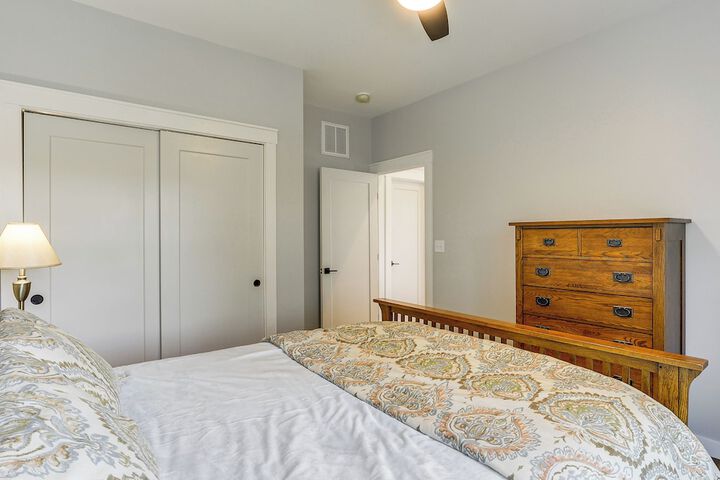 Rock Hall Retreat w / Balcony Near Park & Marina!