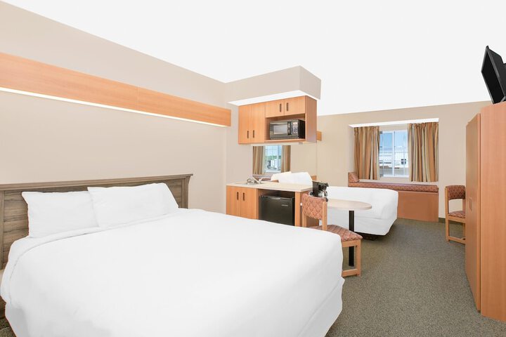 Room 6 of 16