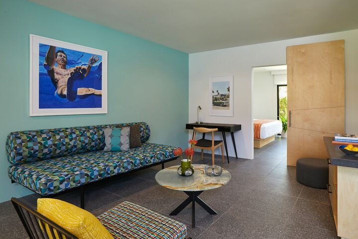 Room 16 of 19