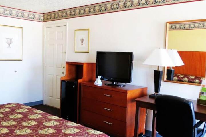 Winnie Inn Suites & RV Park