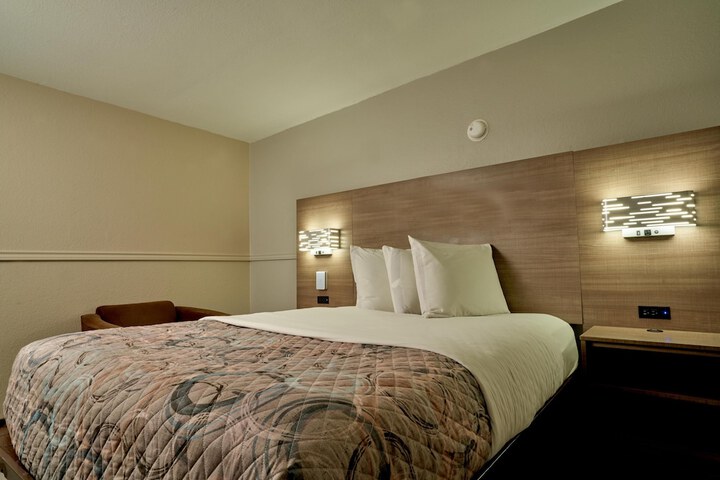 Room 4 of 26