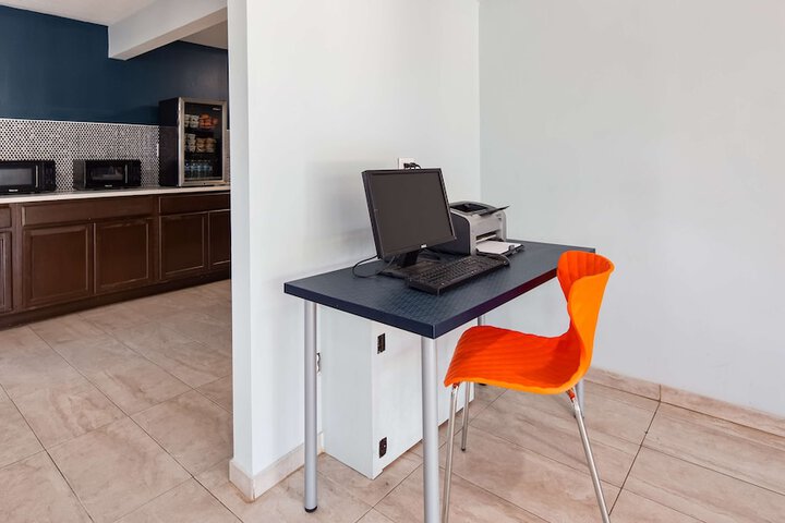 Business Center 25 of 25