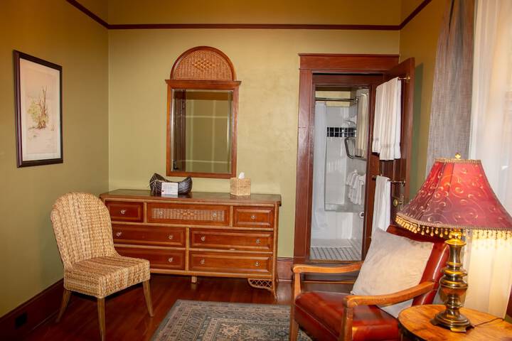 Oakland Manor House