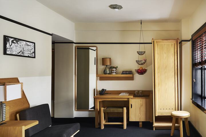 Room 32 of 102