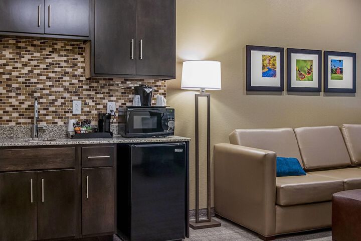 Comfort Suites Wooster near University Campus