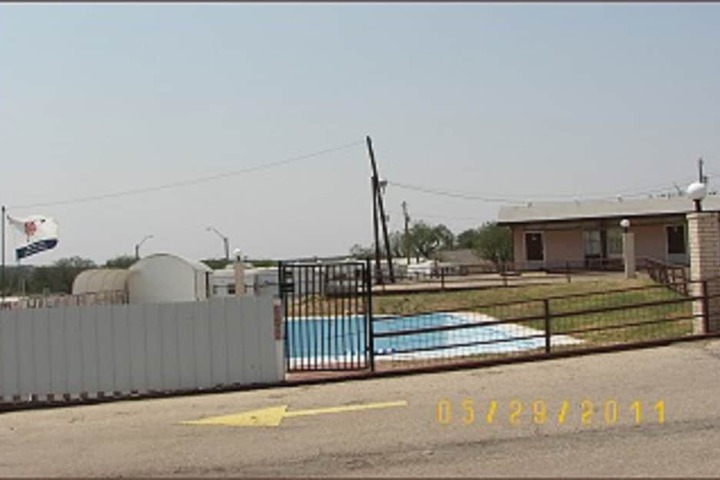 Holiday Host Motel