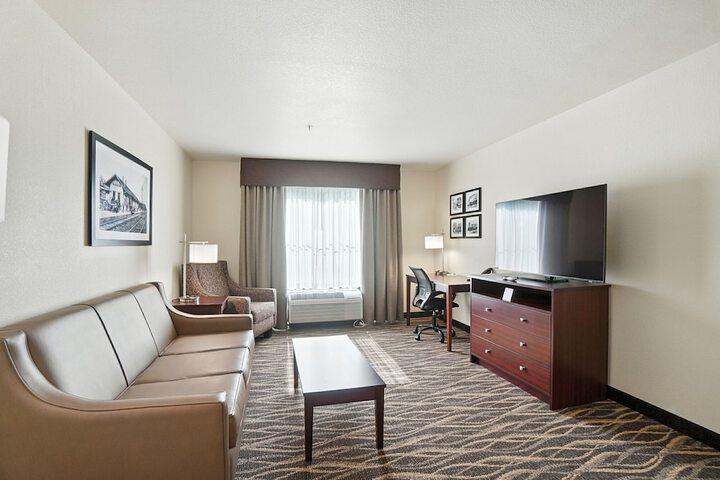 Cobblestone Hotel & Suites-Bellefontaine