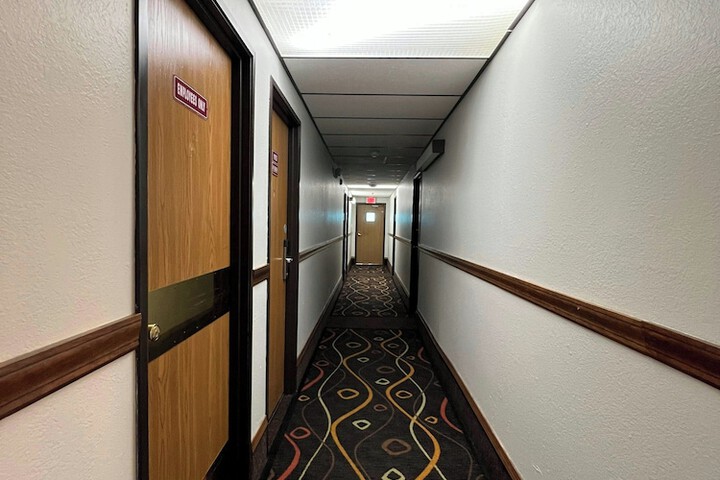 Deluxe Inn