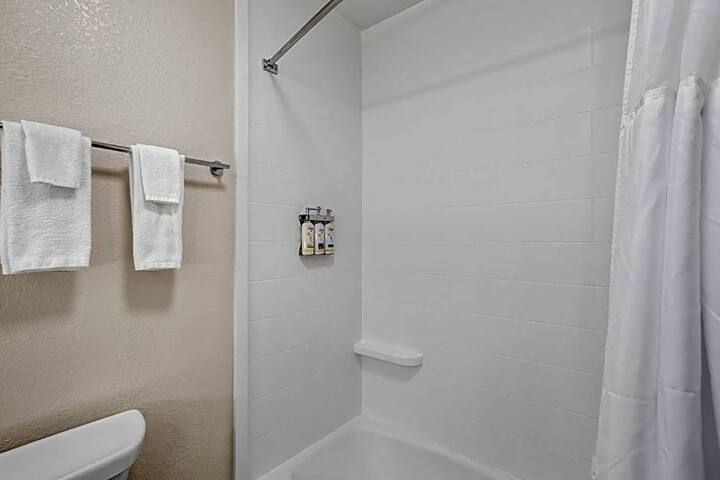 Holiday Inn Express & Suites Tumwater Olympia by IHG