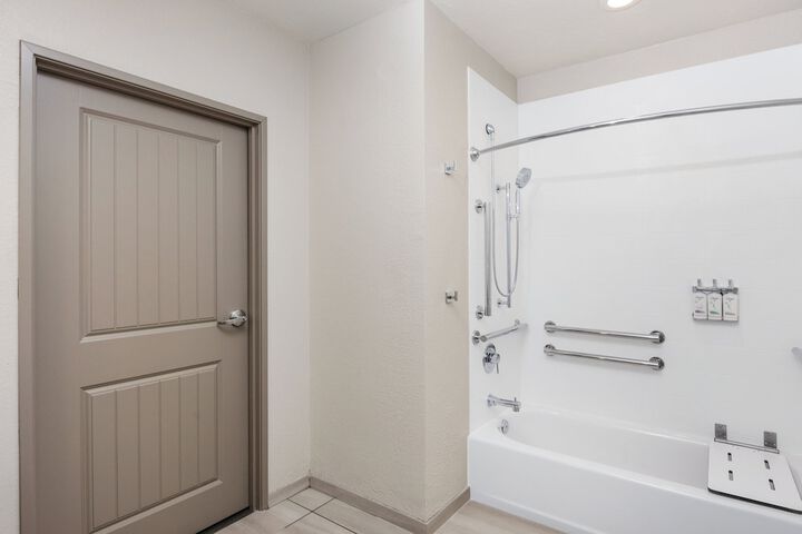 Holiday Inn Express & Suites Green Bay East by IHG