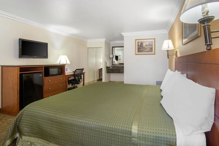 Room 19 of 28