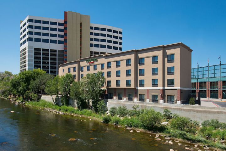 Courtyard Reno Downtown / Riverfront