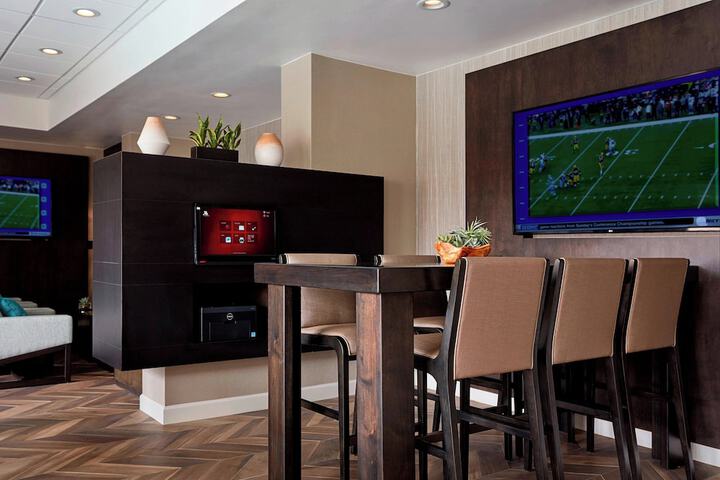 Lounge 53 of 60