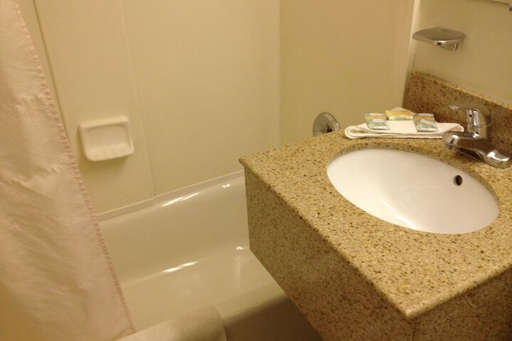 Room 10 of 26