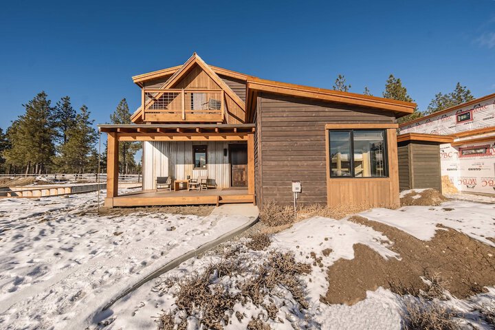 Wilderness Club Nest Modern Cabin Retreat for 9 w / Hot Tub