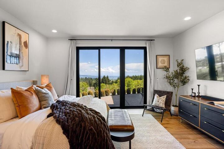 Escape to Wine Country Luxurious Getaway Awaits