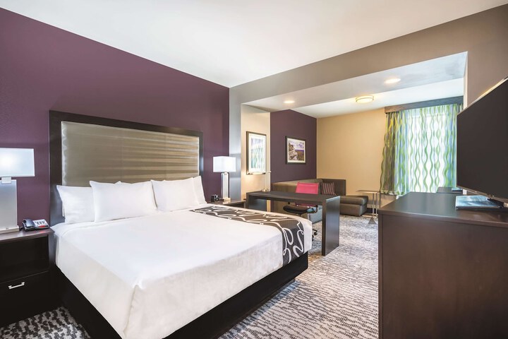 La Quinta Inn & Suites by Wyndham Clifton Park / Saratoga Area